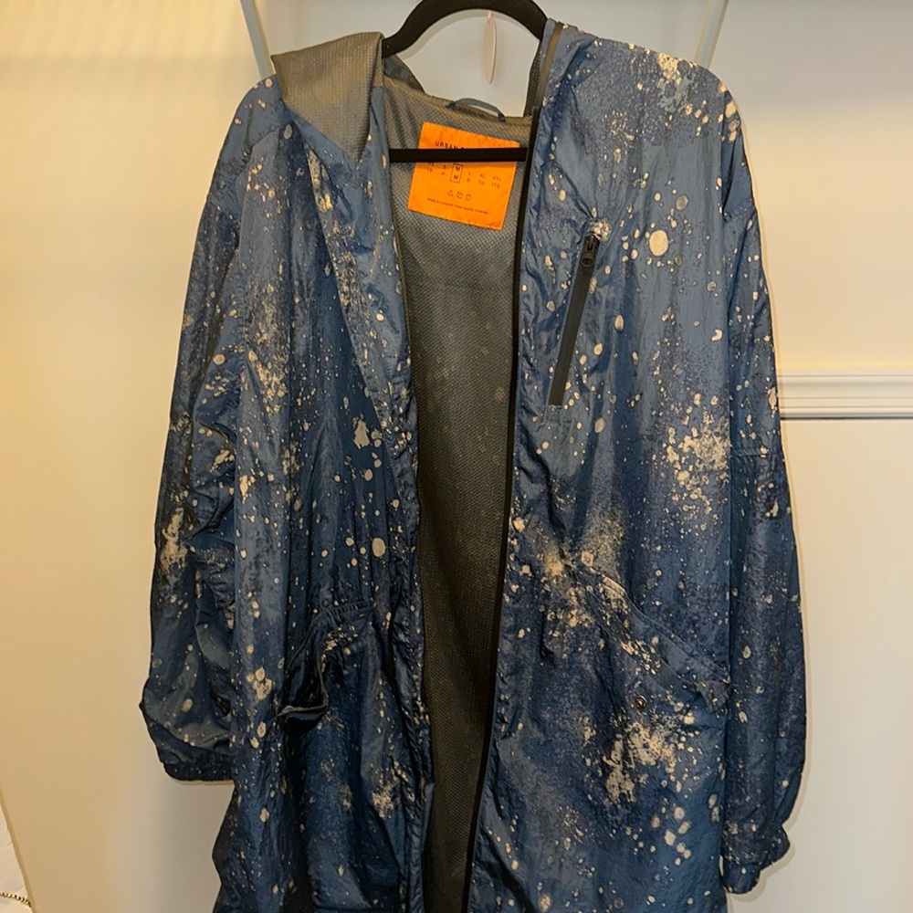 Windbreaker/raincoat from urban outfitters size medium. Worn twice.